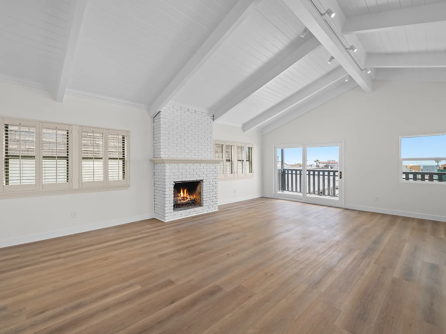 925 Manhattan Ave — Photo 2