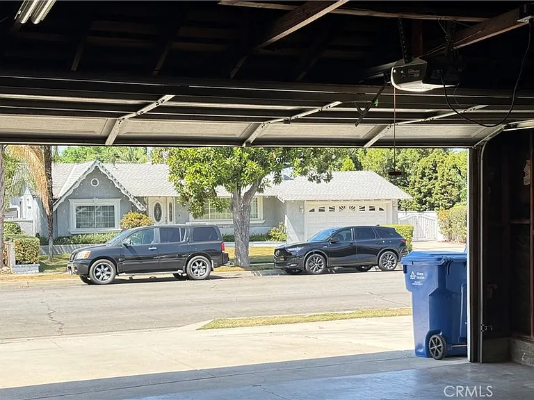 835 W Spruce St — Photo 3