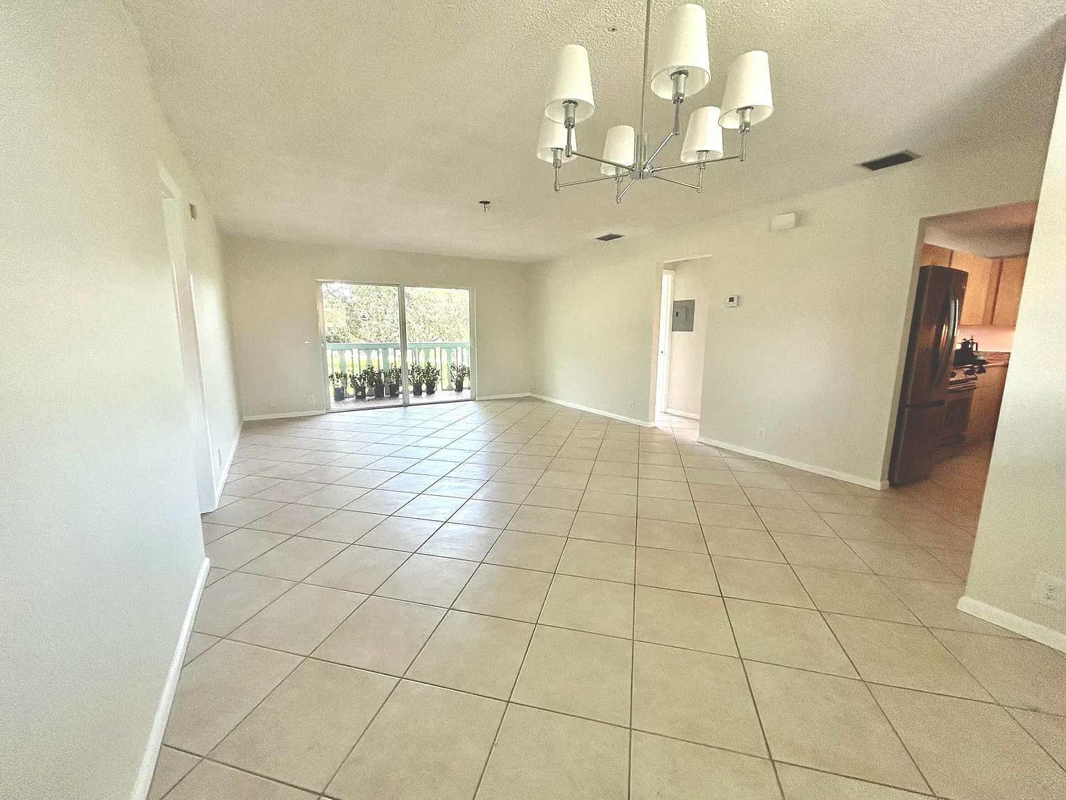 Four Twenty One Condo — Photo 3