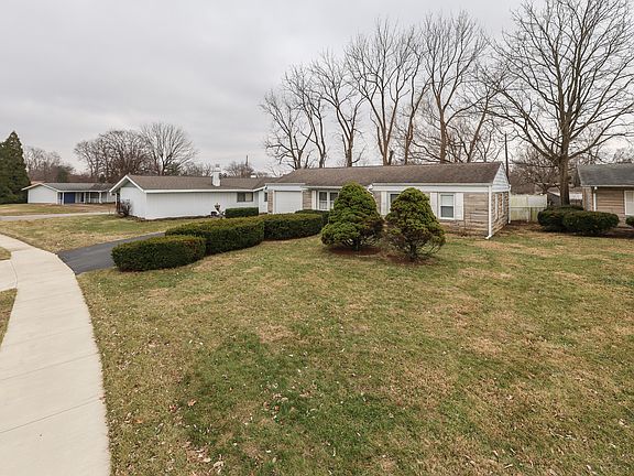 3rd image of 60 Holiday Ln