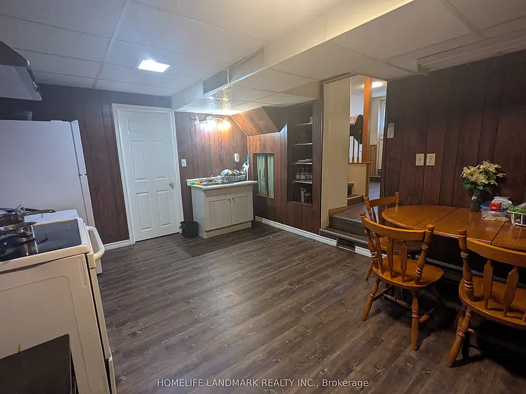 195 Carter Ave #LOWER — Photo 22