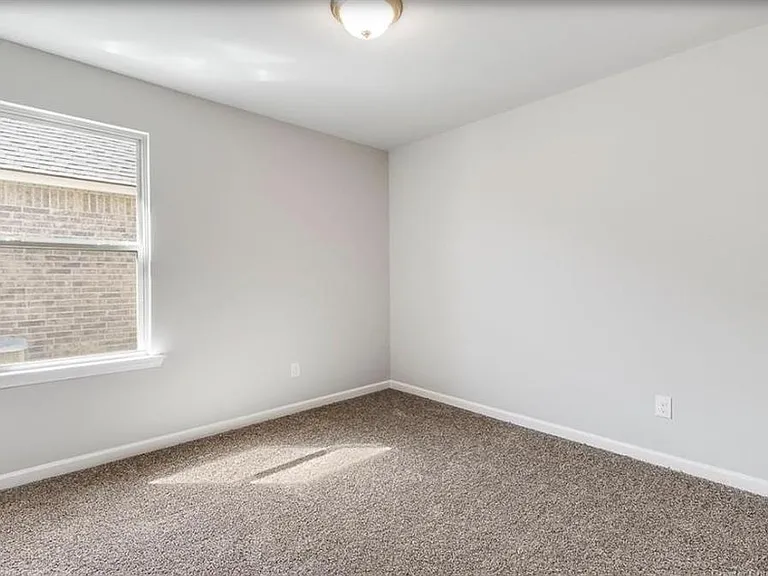 341 Sawyer — Photo 11