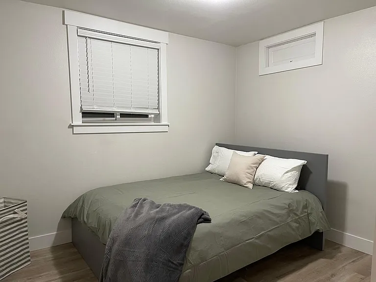 1522 Taylor Ave N #B — Photo 13