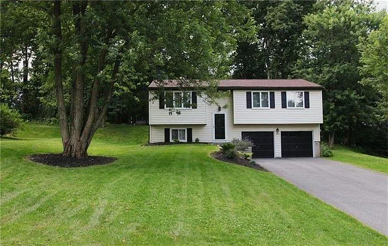 298 Gerrie Dr photo 1