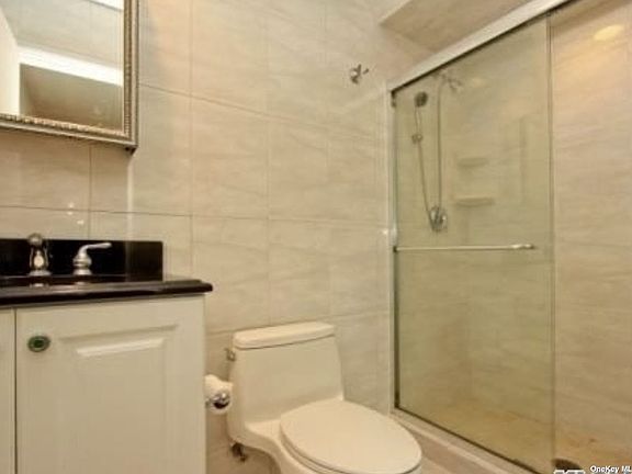 5th image of 70 Spruce Dr