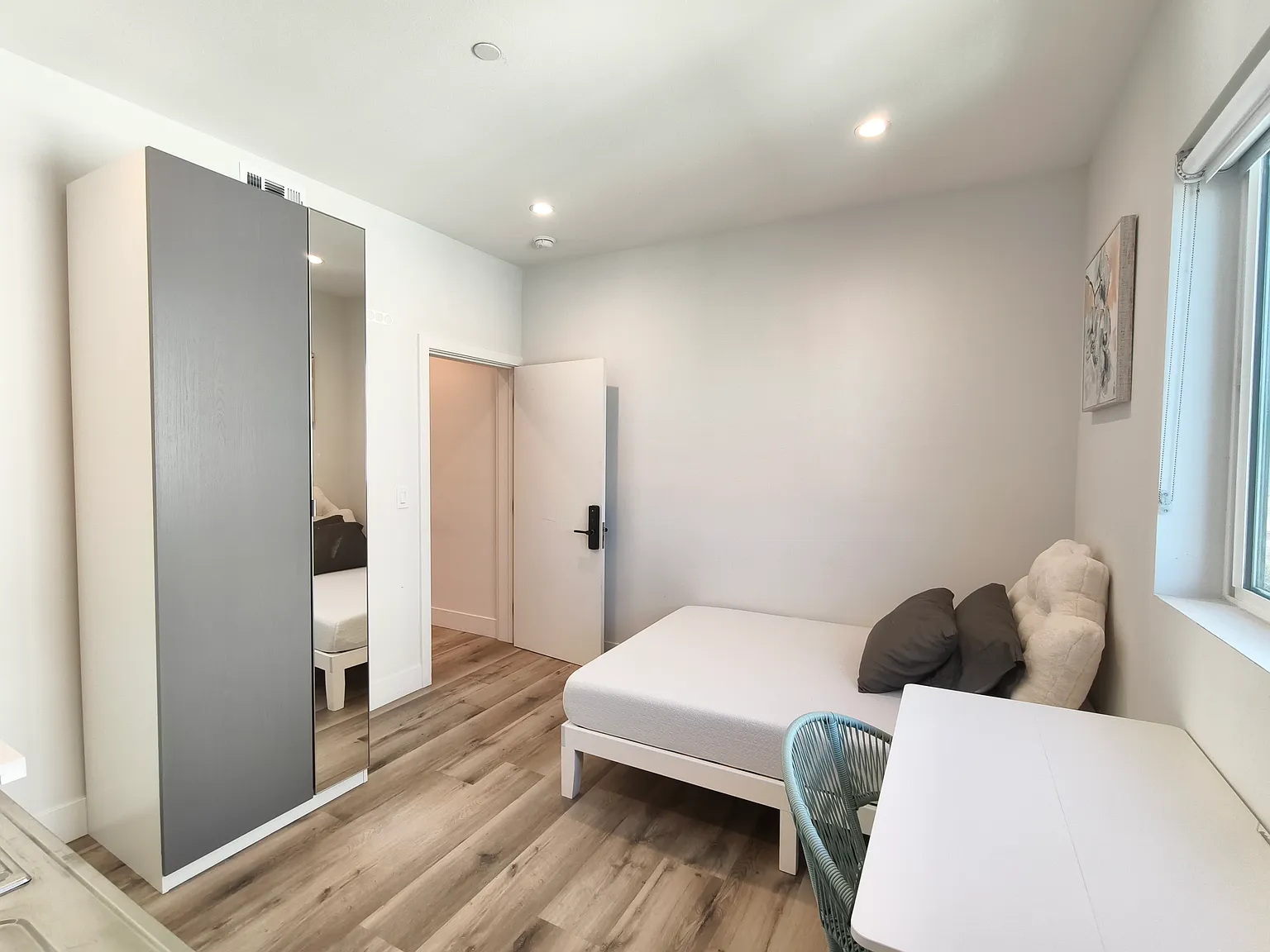 Studio, 187 sqft, $1,310 — Photo 4