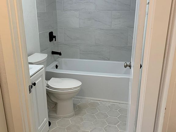 5th image of 2523 SW 20th St