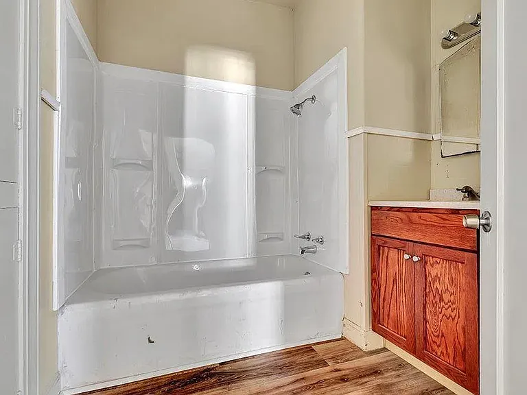 511 Woodlawn St — Photo 6