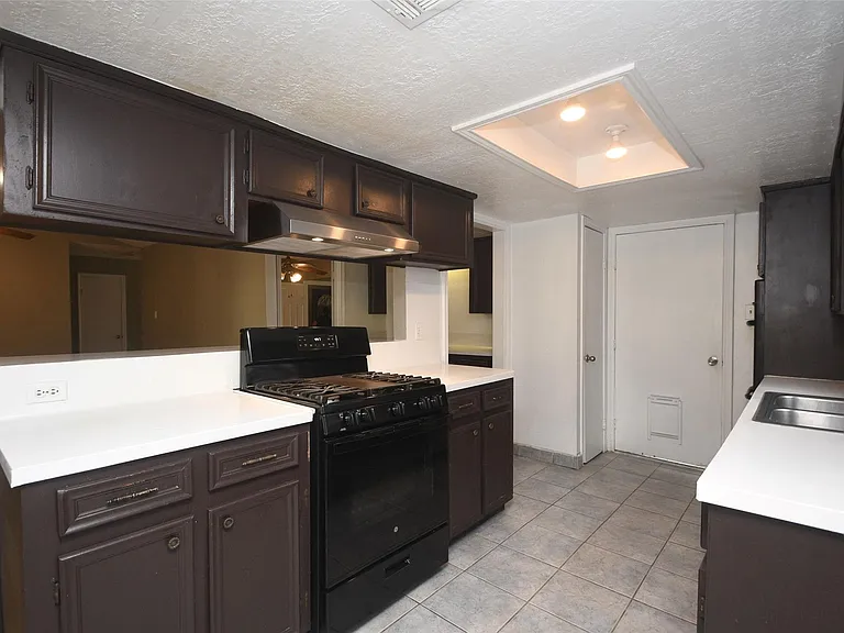 510 Chambly Dr — Photo 36