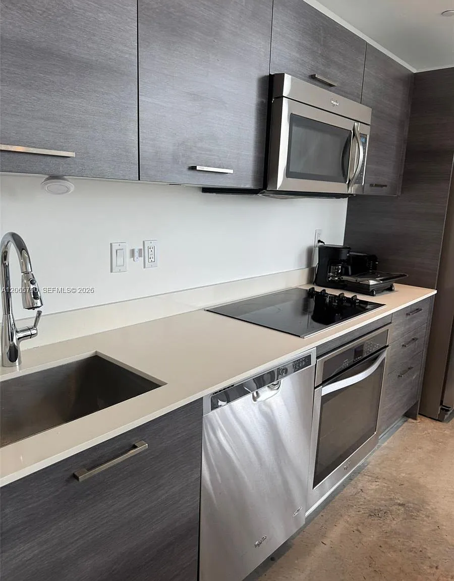 2 bed, 791 sqft, $3,700 — Photo 2