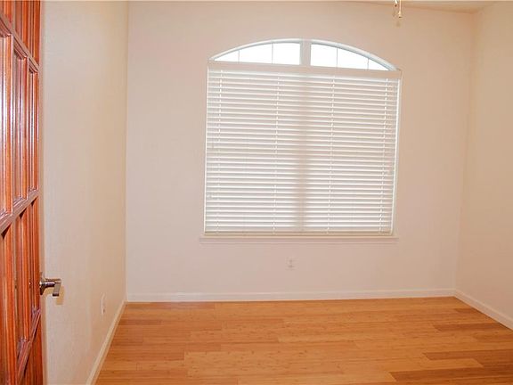 4th image of 10417 Lake Bend Trl