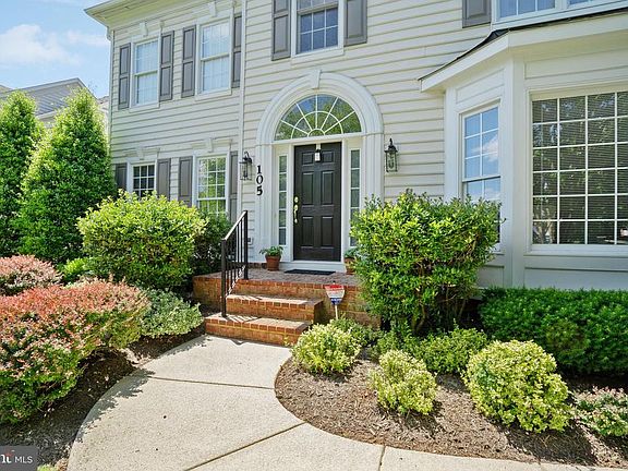 2nd image of 105 Windy Knoll Dr