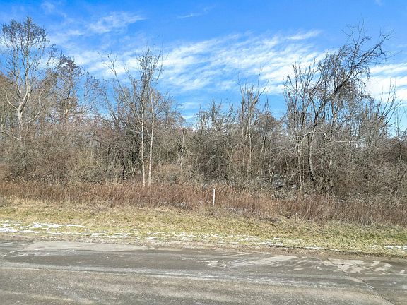 3rd image of 7 Mockingbird Ln