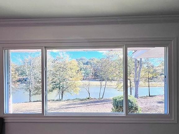 5th image of 1021 Thomas Dr