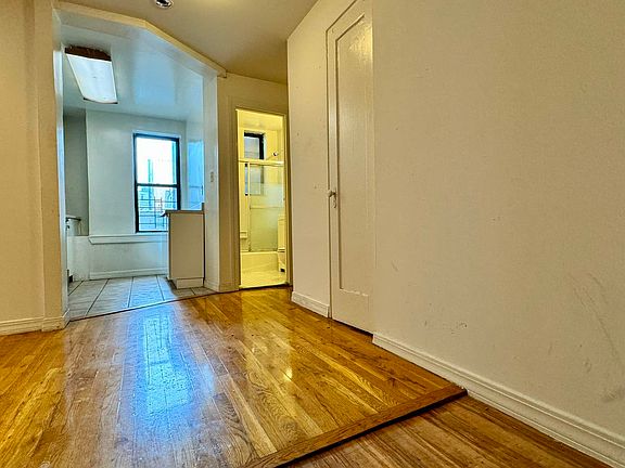 3rd image of 115 Essex St APT 4d