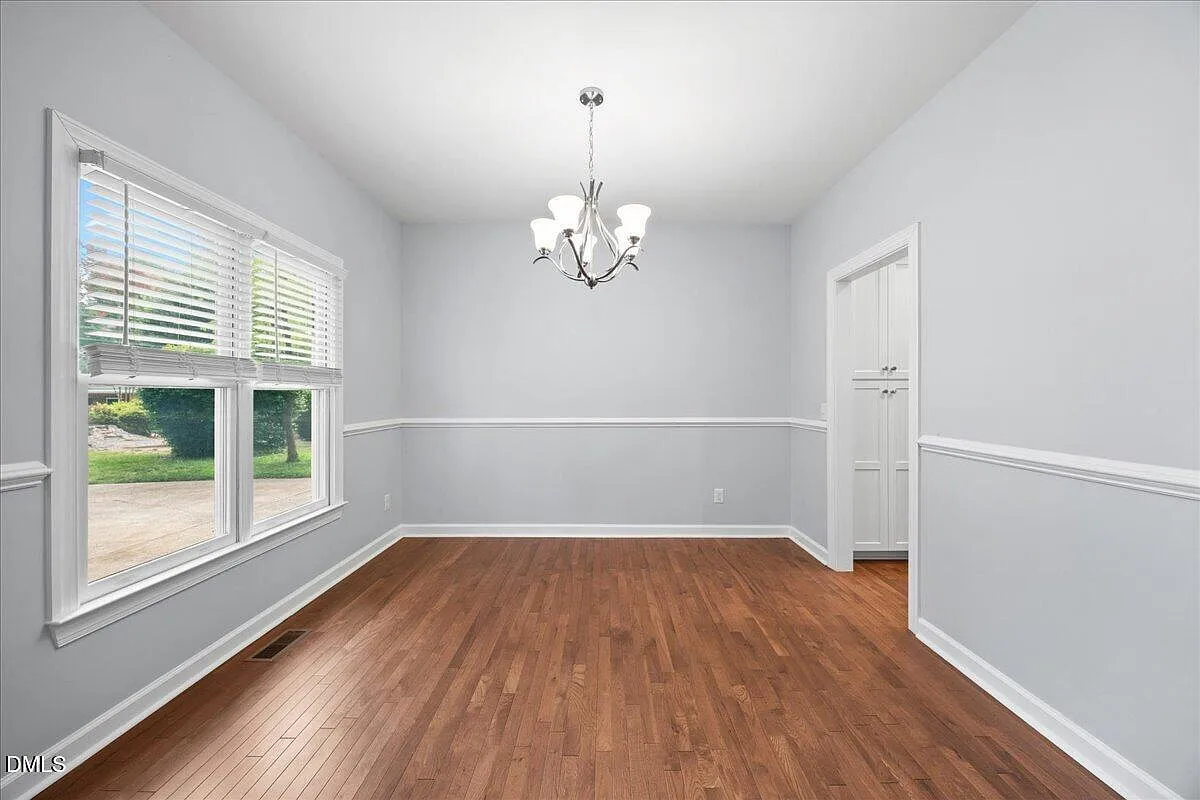 4 bed, 2.5 bath, 2451 sqft, $3,200 — Photo 4