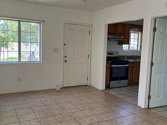 4th image of 4025 La Rica Ave #1/4