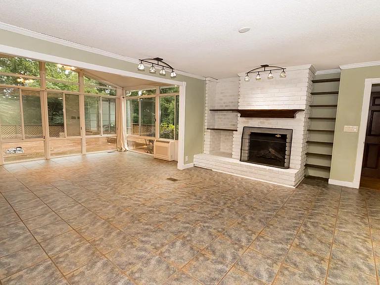 917 Brynwood Dr — Photo 16