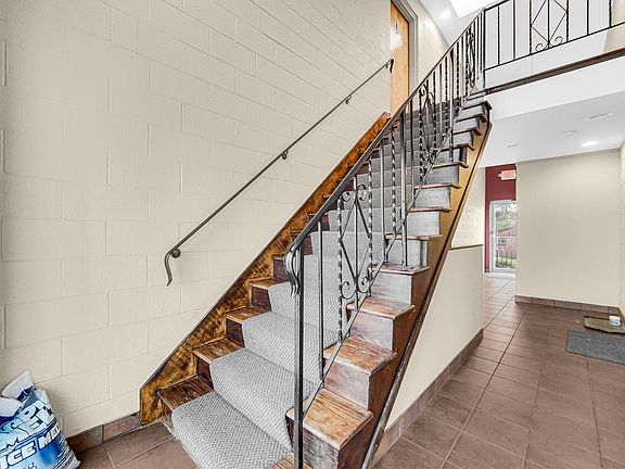 5th image of 545 N Oakwood St Unit 3