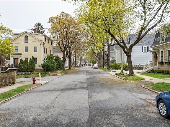 3rd image of 10-12 Walnut St