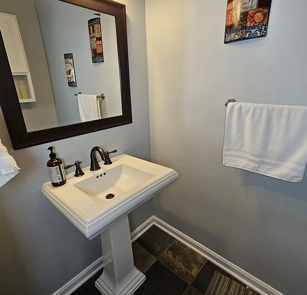 1201 Cambria Ter NE — Photo 32