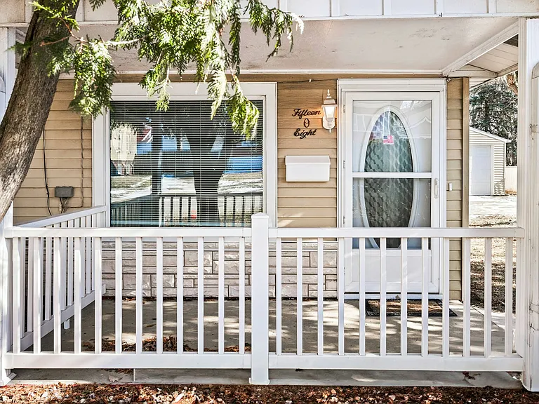 1508 Wilson St — Photo 3