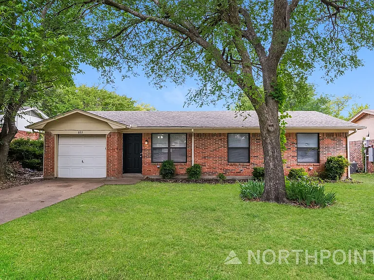 803 Lisa Ln — Photo 1