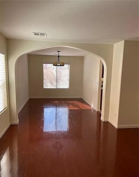 5 bed, 3140 sqft, $2,850 — Photo 4