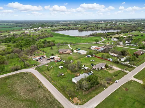 10519 Field Lark Ln, Sanger, TX 76266