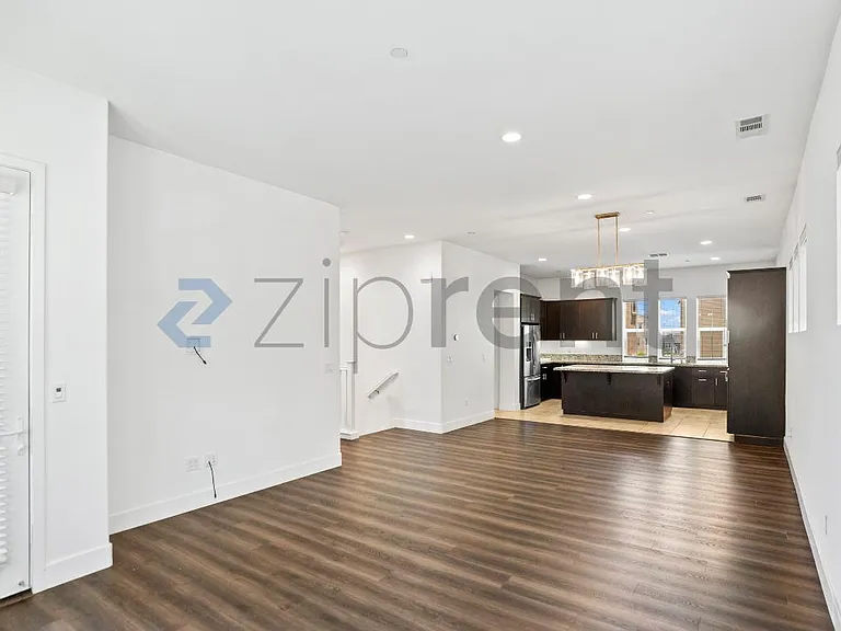 2109 Donnells Ln — Photo 9
