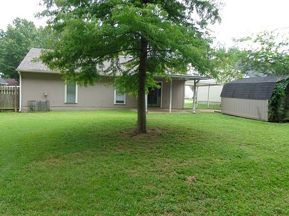 3rd image of 4541 Country Brook Dr