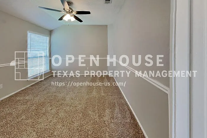 2222 Edinburgh St — Photo 16