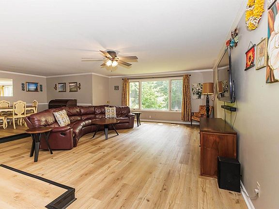 5th image of 14 Windridge St