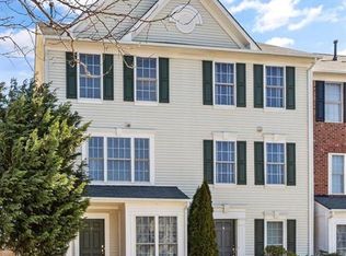 42795 Pilgrim Sq, Chantilly, VA 20152