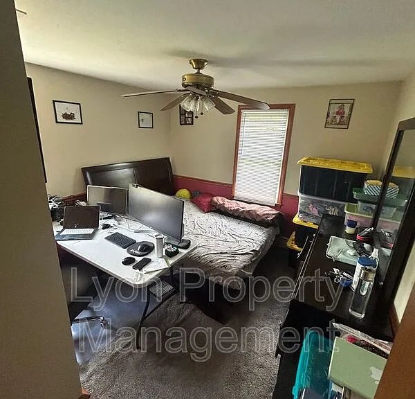 212 Tiffany St — Photo 16