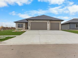 7309 E Shadow Pine Cir, Sioux Falls, SD 57110