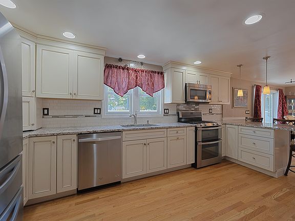 5th image of 10 Parkhurst Drive