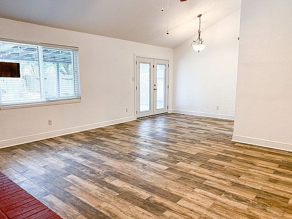 2nd image of 2312 Colonial Ct S