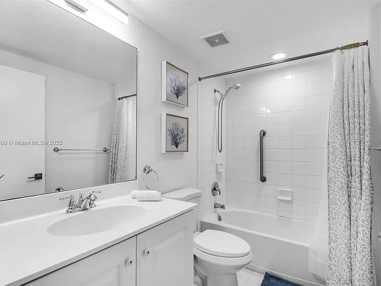 18100 N Bay Rd #709 — Photo 21