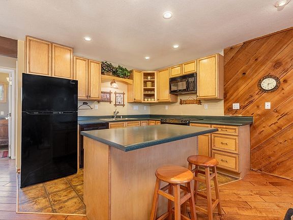 2nd image of 201 Lakeview Blvd #17