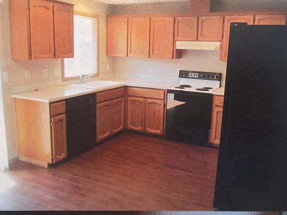Large, open kitchen with access to garage and the BBQ patio 