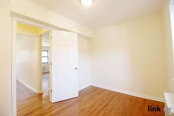 Rented by Link NY Realty | media 9