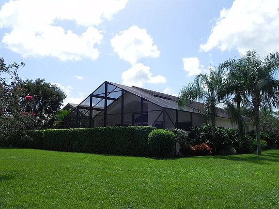4th image of 10334 Lexington Cir S