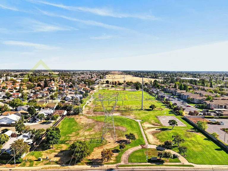 8072 Bothwell Dr — Photo 49