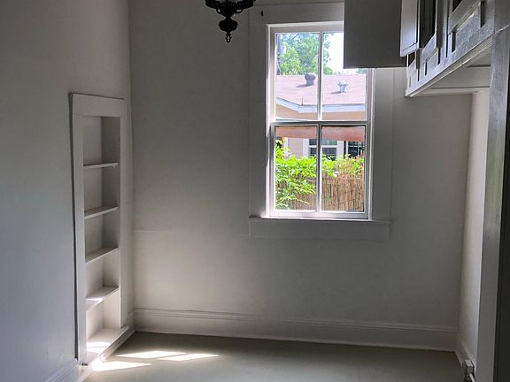 3rd image of 1410 S Presa St APT 2
