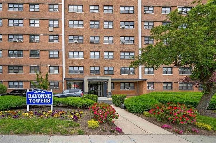 1st image of 1225 Kennedy Blvd APT 6F