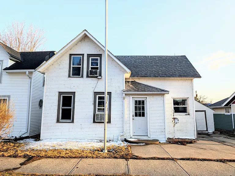 304 Oak Ave SW — Photo 11