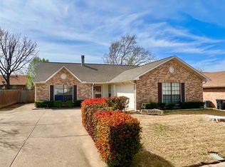 7114 Blackberry Dr, Arlington, TX 76016