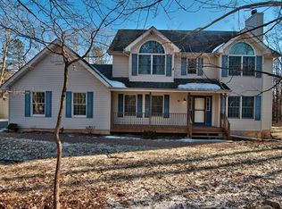 319 Cascade Dr, Effort, PA 18330