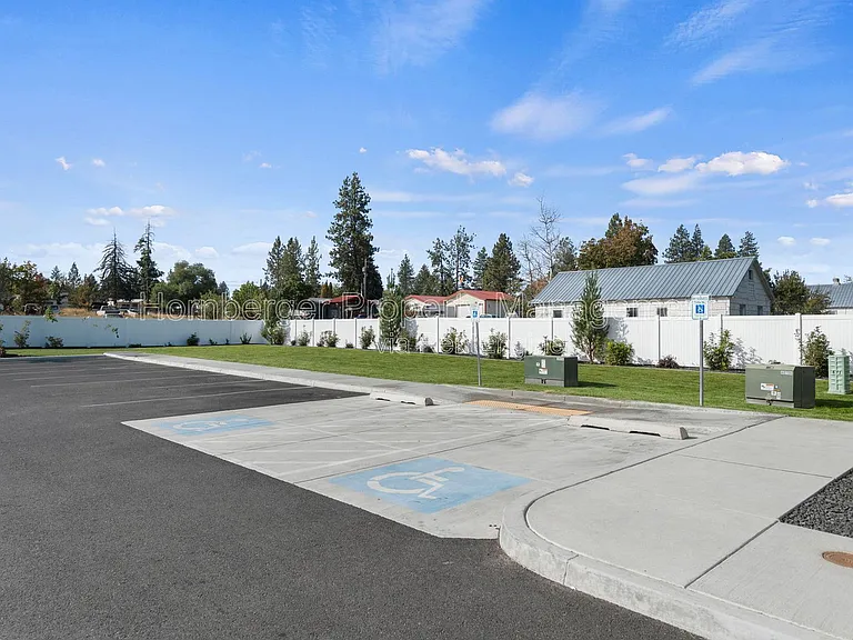 4th Ave Apartments — Photo 31
